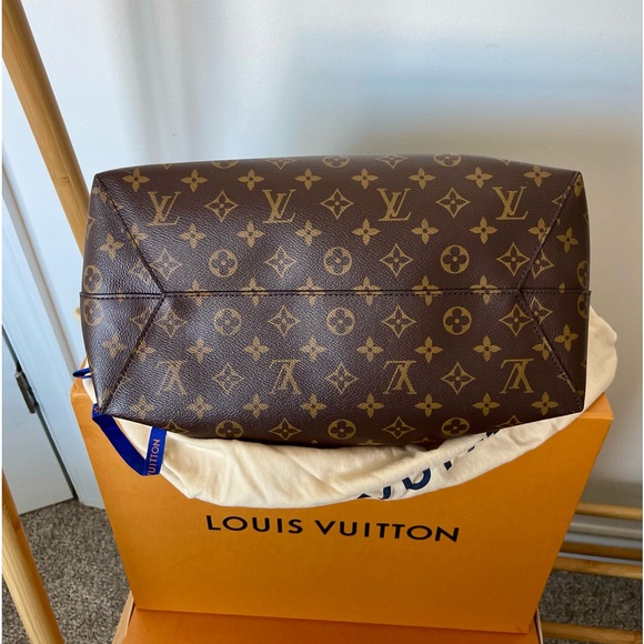 🔥🔥🔥Discontinued Louis Vuitton Monogram Flower Hobo, Pristine condition!🫶🏽 - Picture 11 of 17